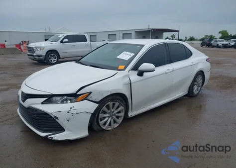 2019 Toyota Camry Le z USA, uszkodzony, nr VIN 4T1B11HK9KU852940